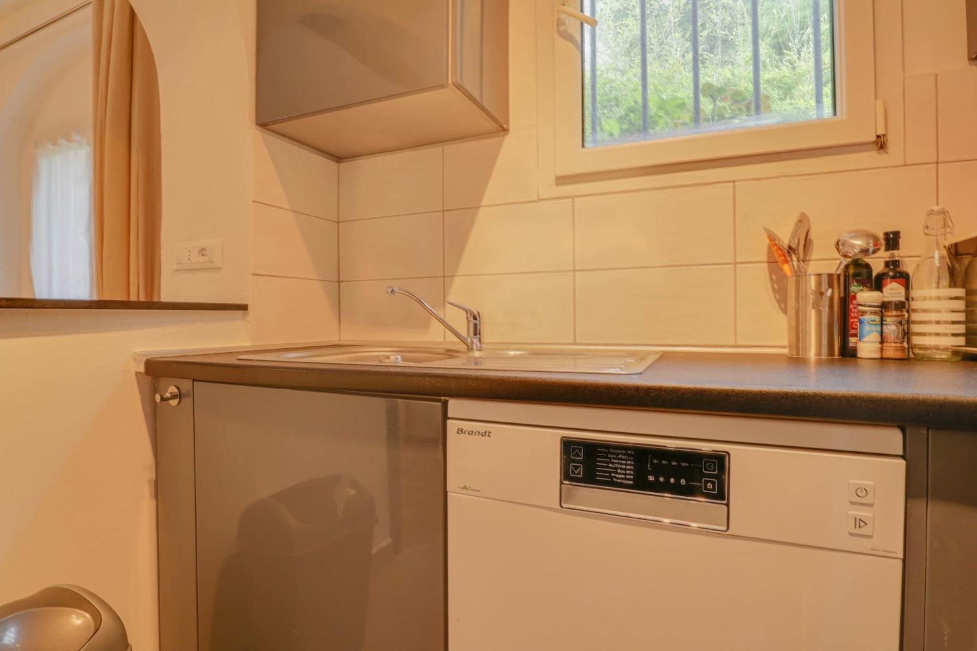 "La Petite Maisonnette" Au Calme, Proche Plage Menton Luaran gambar
